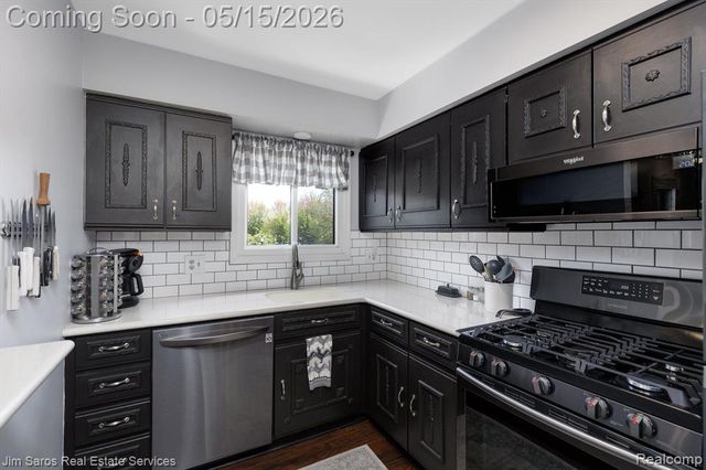 1089 Country Club Drive, Saint Clair Shores, MI 48082