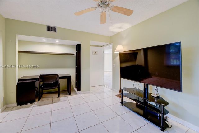 500 SW 130th Ter 301A, Pembroke Pines, FL 33027