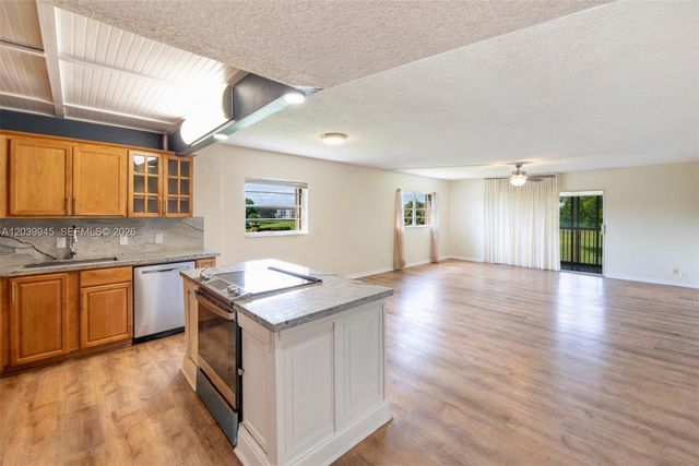 500 SW 130th Ter 301A, Pembroke Pines, FL 33027