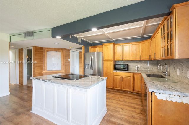 500 SW 130th Ter 301A, Pembroke Pines, FL 33027