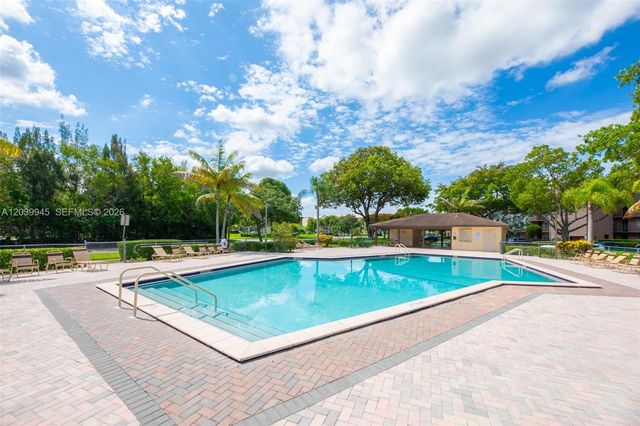 500 SW 130th Ter 301A, Pembroke Pines, FL 33027