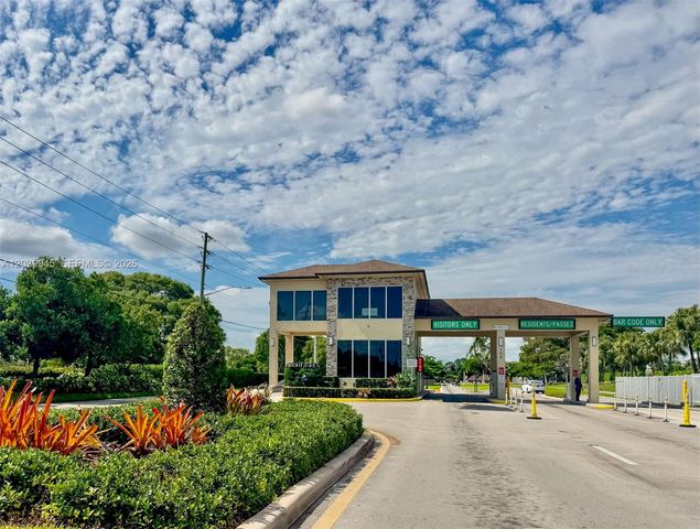 500 SW 130th Ter 301A, Pembroke Pines, FL 33027