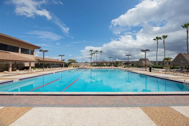 500 SW 130th Ter 301A, Pembroke Pines, FL 33027