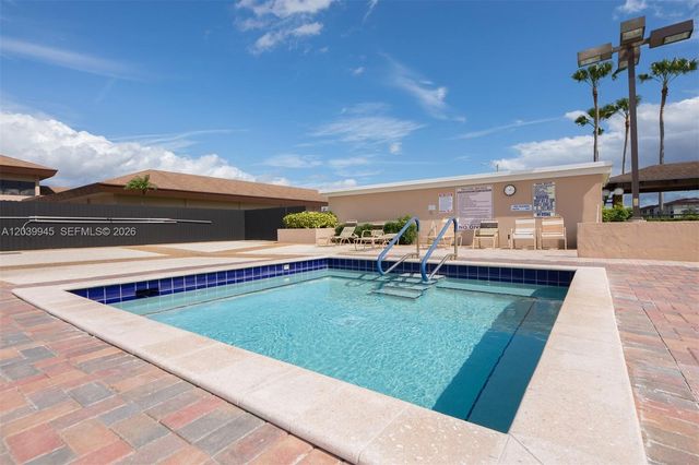500 SW 130th Ter 301A, Pembroke Pines, FL 33027