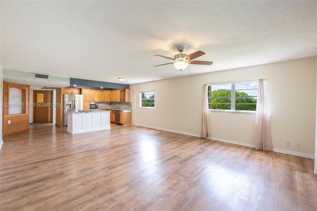 500 SW 130th Ter 301A, Pembroke Pines, FL 33027