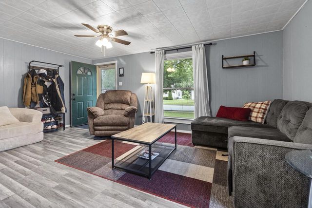 1126 E Wisconsin STREET, Delavan, WI 53115