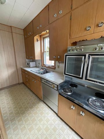512 9th Avenue SW, Austin, MN 55912
