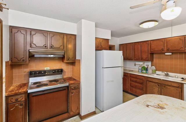 6514 Lincoln Avenue, Windsor Heights, IA 50324