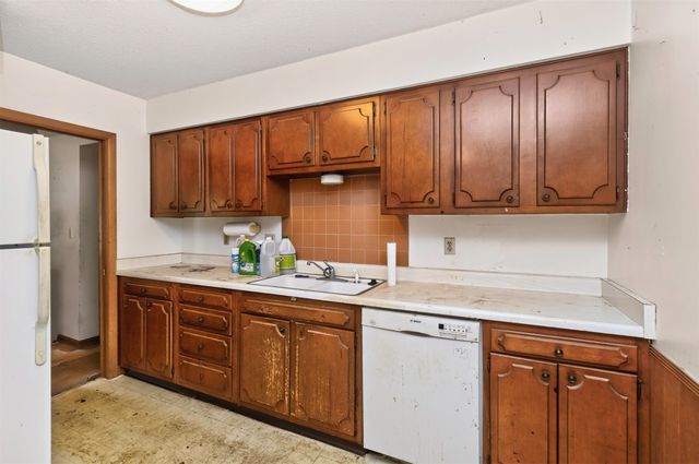 6514 Lincoln Avenue, Windsor Heights, IA 50324