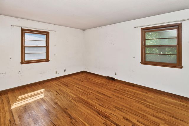 6514 Lincoln Avenue, Windsor Heights, IA 50324