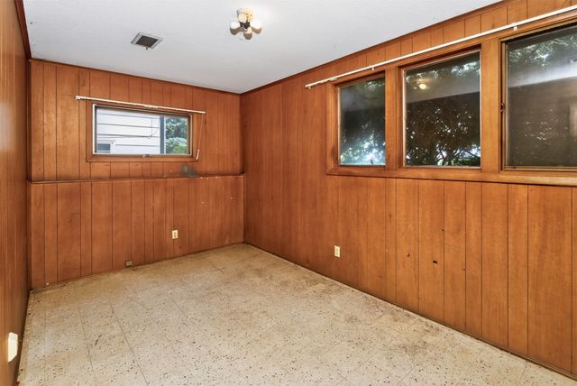 6514 Lincoln Avenue, Windsor Heights, IA 50324