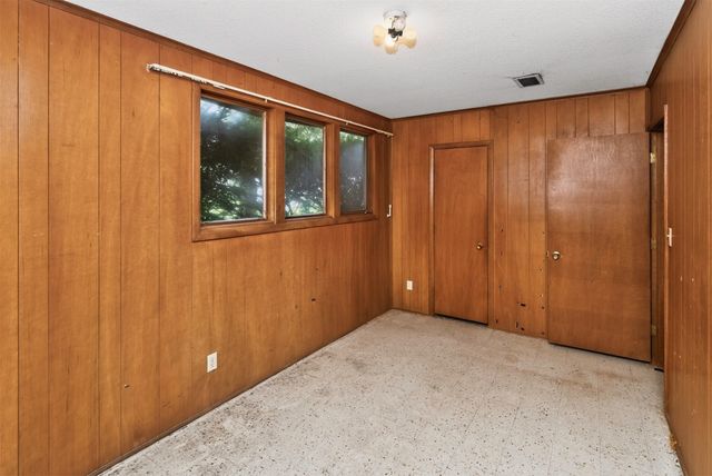 6514 Lincoln Avenue, Windsor Heights, IA 50324