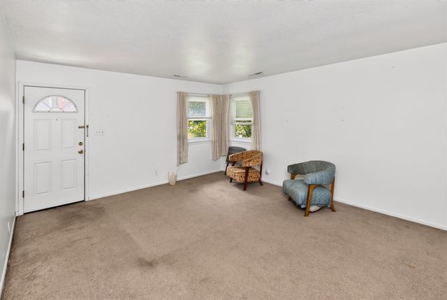 6514 Lincoln Avenue, Windsor Heights, IA 50324