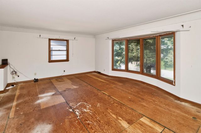 6514 Lincoln Avenue, Windsor Heights, IA 50324