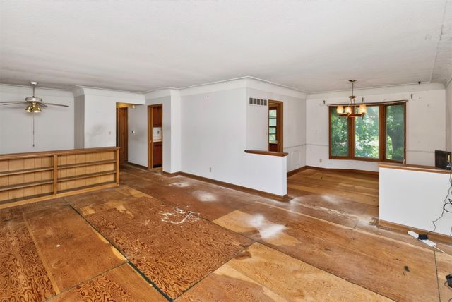 6514 Lincoln Avenue, Windsor Heights, IA 50324