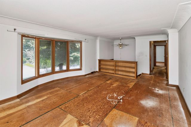 6514 Lincoln Avenue, Windsor Heights, IA 50324