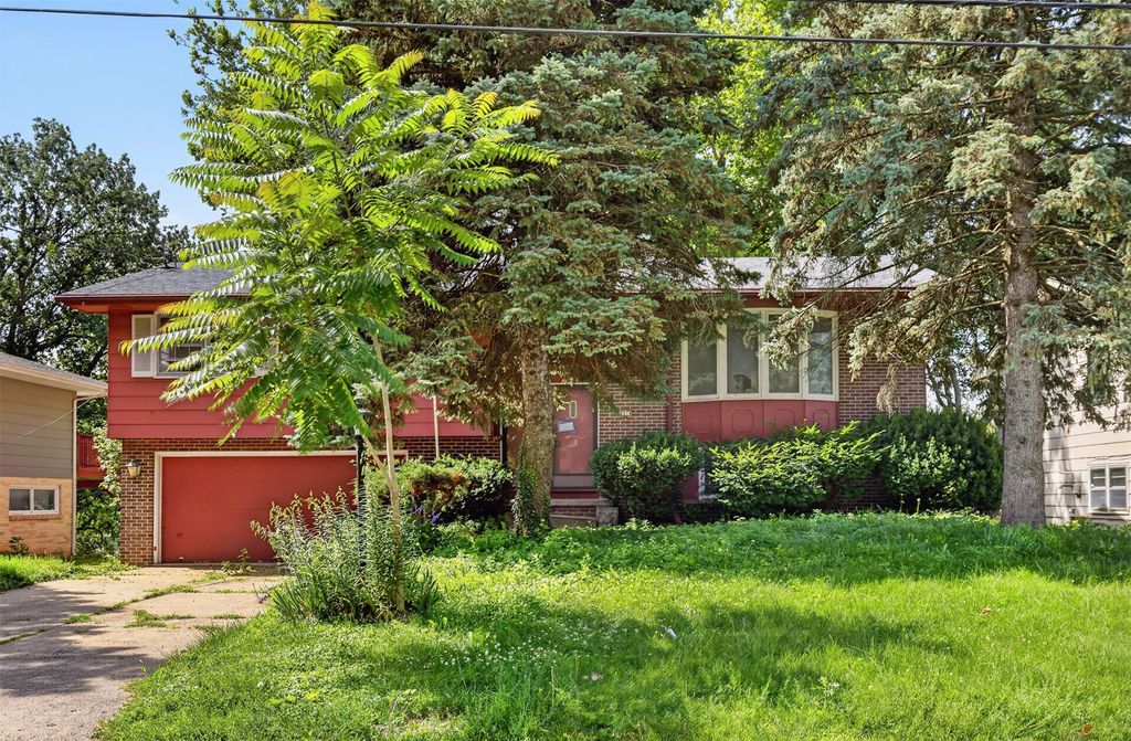 6514 Lincoln Avenue, Windsor Heights, IA 50324