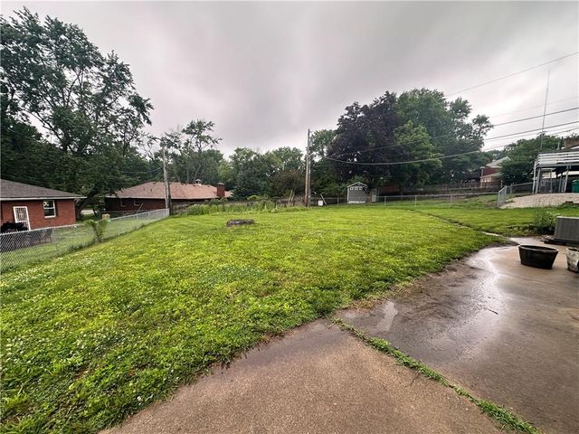 2020 S Pearl Street, Independence, MO 64055