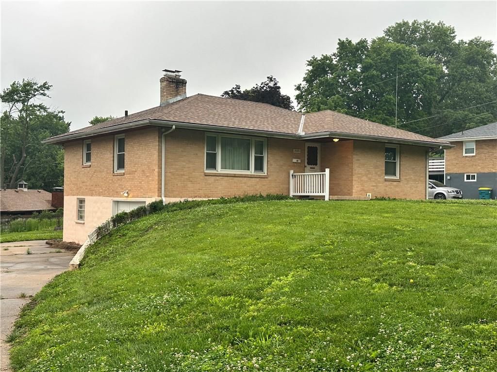 2020 S Pearl Street, Independence, MO 64055