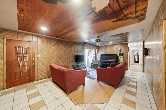 8233 Short Rd, Sacramento, CA 95828