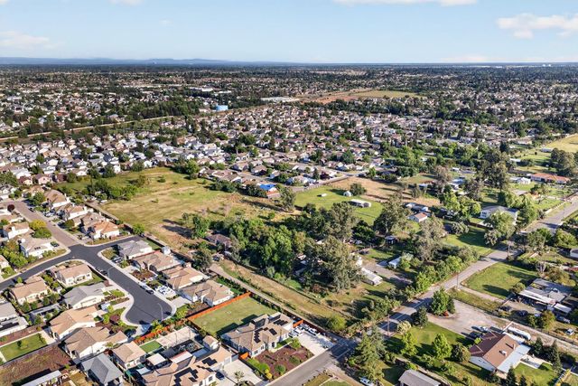 8233 Short Rd, Sacramento, CA 95828