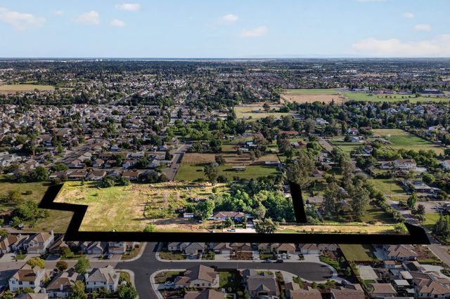 8233 Short Rd, Sacramento, CA 95828