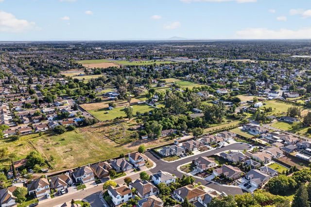 8233 Short Rd, Sacramento, CA 95828