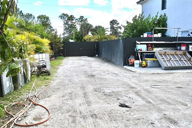 11855 SW 227th St, Miami, FL 33170