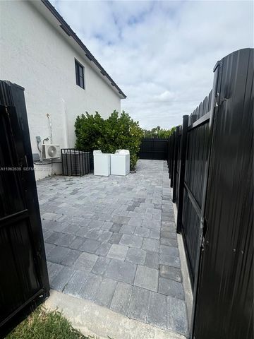 11855 SW 227th St, Miami, FL 33170