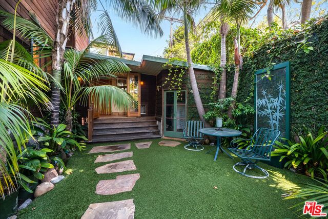454 E Rustic Road, Santa Monica, CA 90402