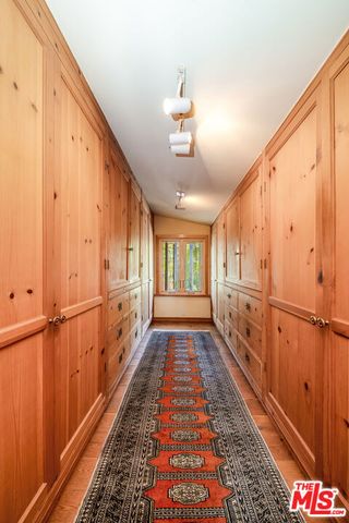 454 E Rustic Road, Santa Monica, CA 90402