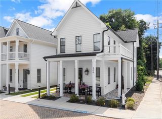 306 Clarendon SE Court, Gainesville, GA 30501