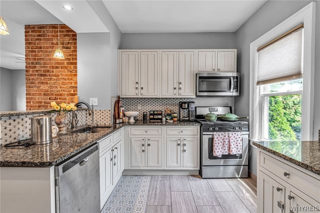 11 15th Street, Buffalo, NY 14213