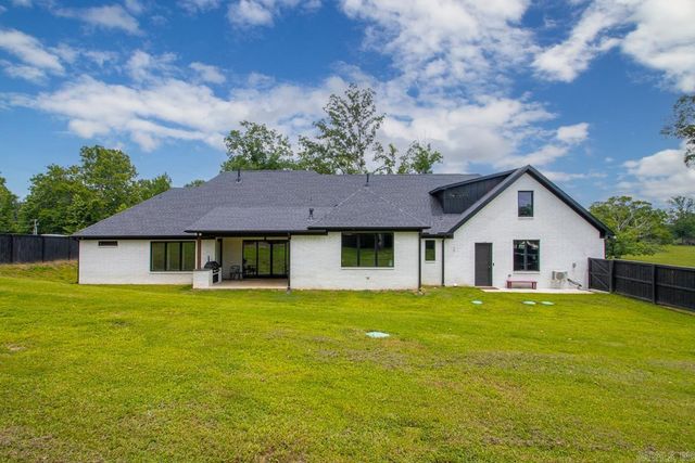 6105 Fait Road, Benton, AR 72019