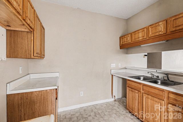 6648 Hampton Way Drive, Charlotte, NC 28213