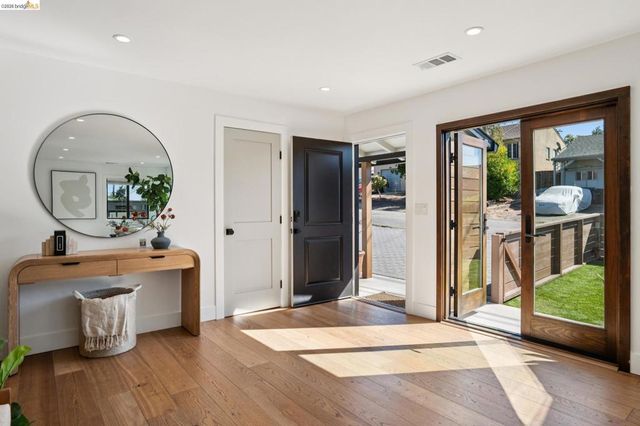 18977 Patton Dr, Castro Valley, CA 94546