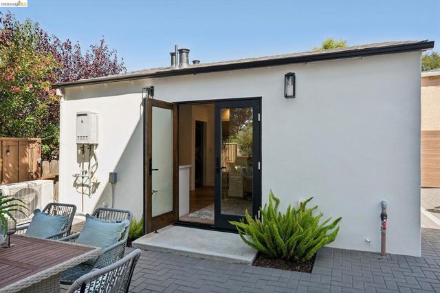 18977 Patton Dr, Castro Valley, CA 94546