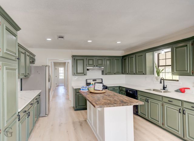 6343 President, Keithville, LA 71047