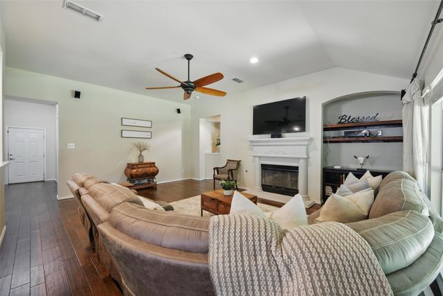 6008 Creekway Drive, Denton, TX 76226