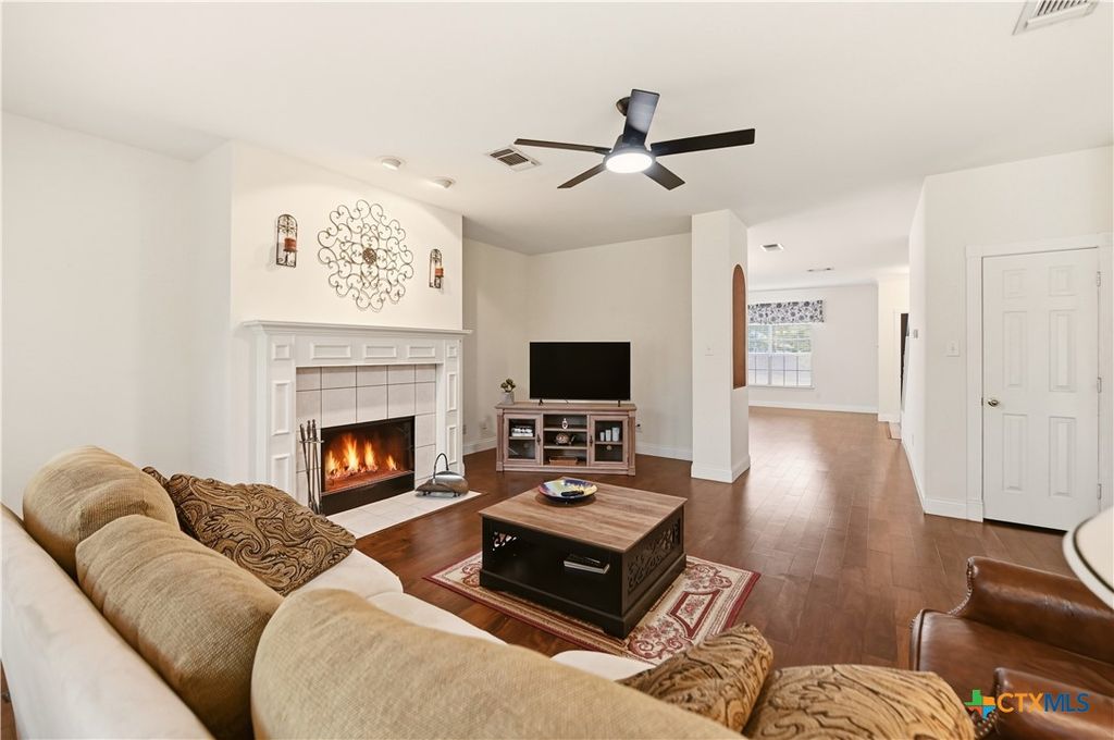 Image 5 of property listing at 12230 Stable Pass, San Antonio, TX 78249