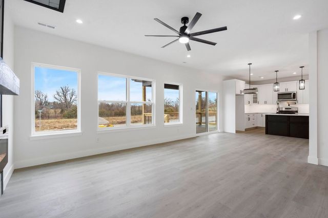 118 E Acacia Circle, Clever, MO 65631