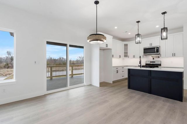 118 E Acacia Circle, Clever, MO 65631