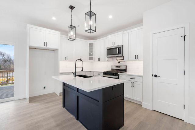 118 E Acacia Circle, Clever, MO 65631