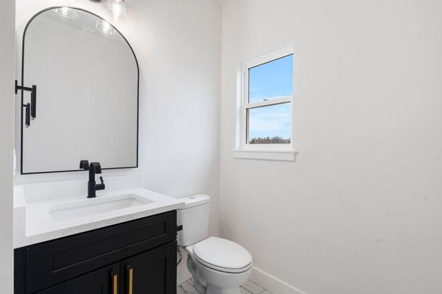 118 E Acacia Circle, Clever, MO 65631