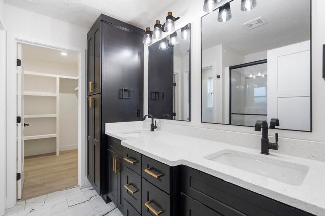 118 E Acacia Circle, Clever, MO 65631