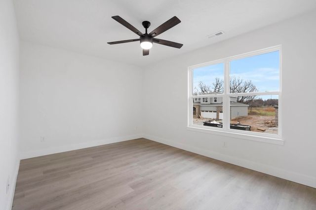 118 E Acacia Circle, Clever, MO 65631