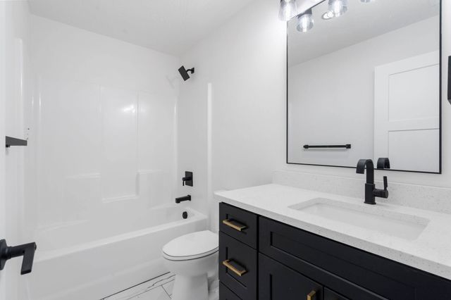 118 E Acacia Circle, Clever, MO 65631