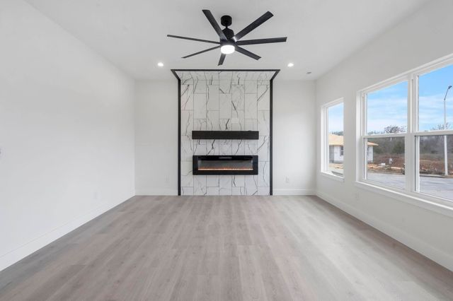 118 E Acacia Circle, Clever, MO 65631