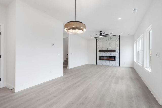 118 E Acacia Circle, Clever, MO 65631