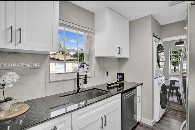 302 NW 9th Street, Hallandale Beach, FL 33009